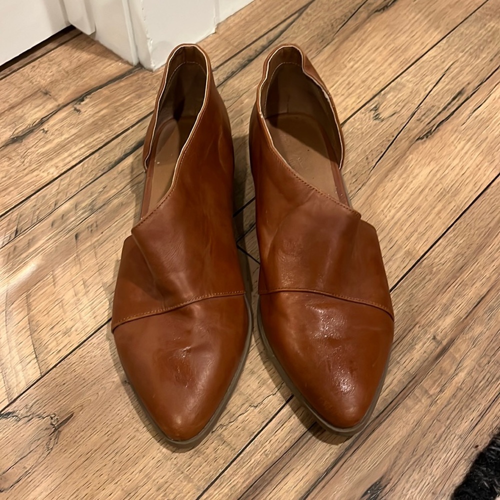 9.5 women’s camel leather flats